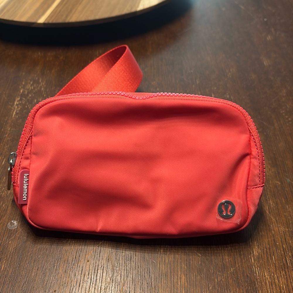 Lululemon everywhere belt bag glaze pink
